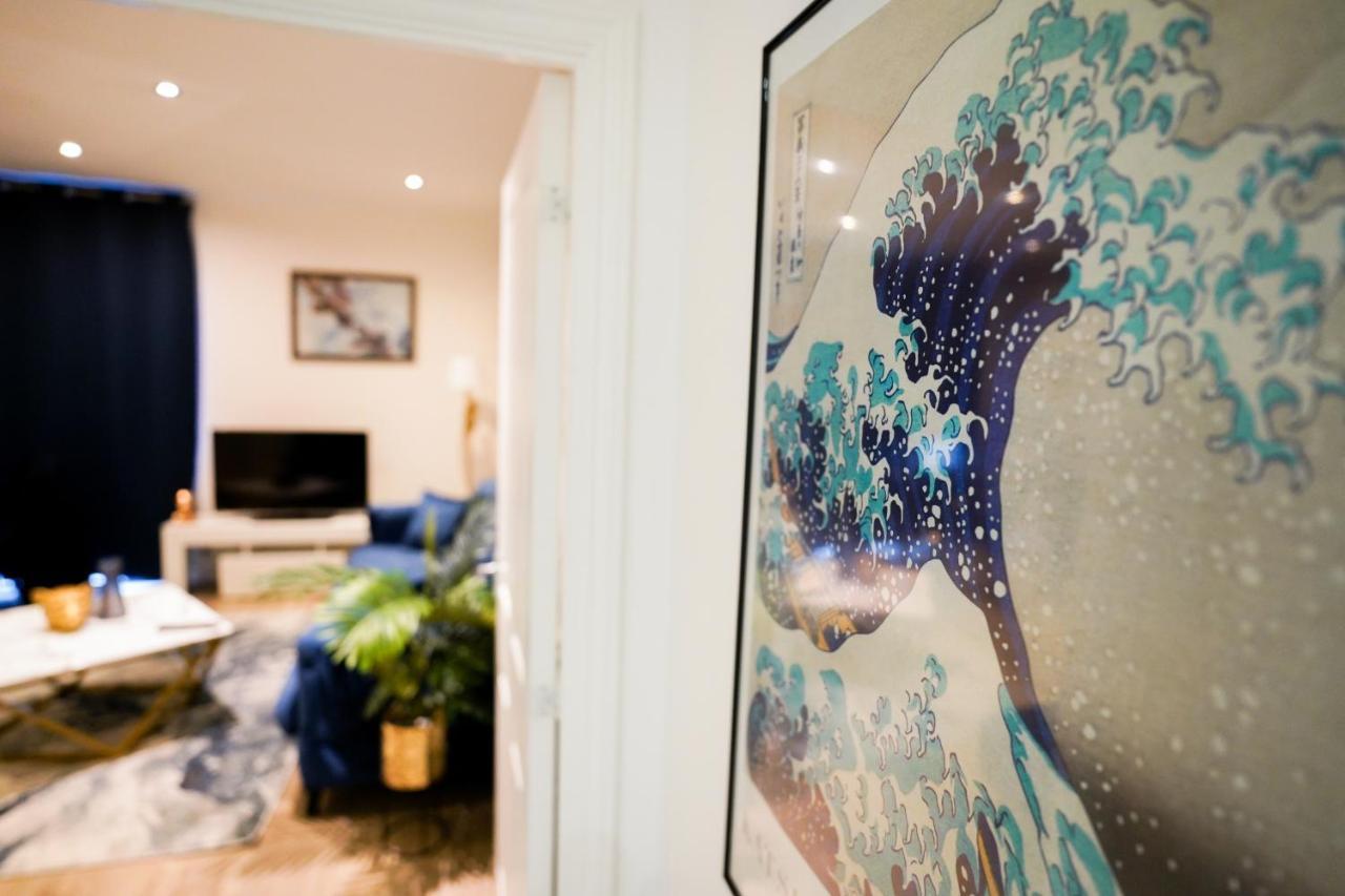 Spacious Luxury In Milton Keynes, Sleeps 4, With Free Underground Parking, And Free Wi-fi
