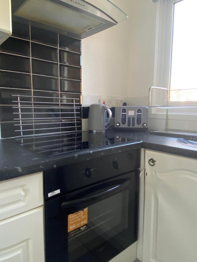 Apartment Cosy 1 Bedroom House In With Free Wifi And Parking By Hp