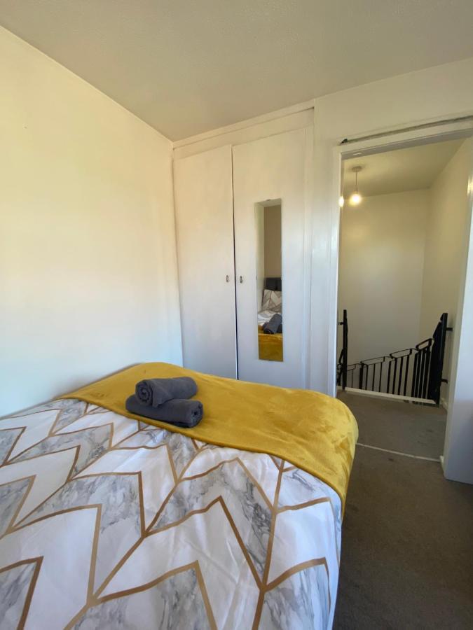 Cosy 1 Bedroom House In With Free Wifi And Parking By Hp Milton Keynes
