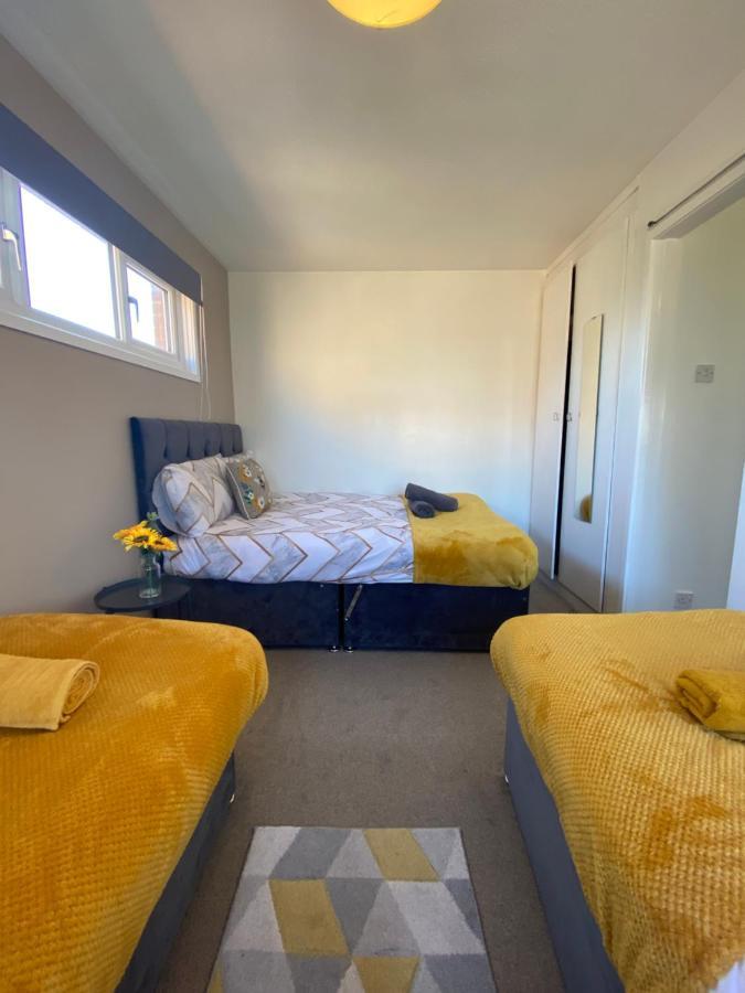 Cosy 1 Bedroom House In With Free Wifi And Parking By Hp Apartment