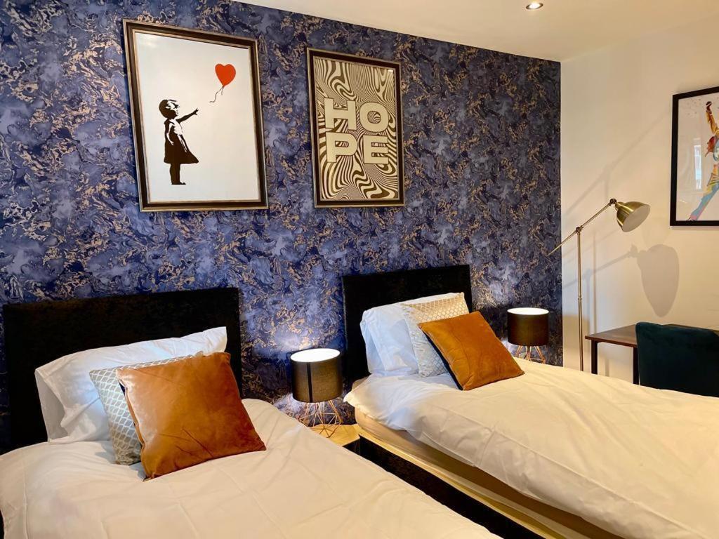 Apartment Spacious Luxury In Milton Keynes, Sleeps 4, With Free Underground Parking, And Free Wi-fi Milton Keynes