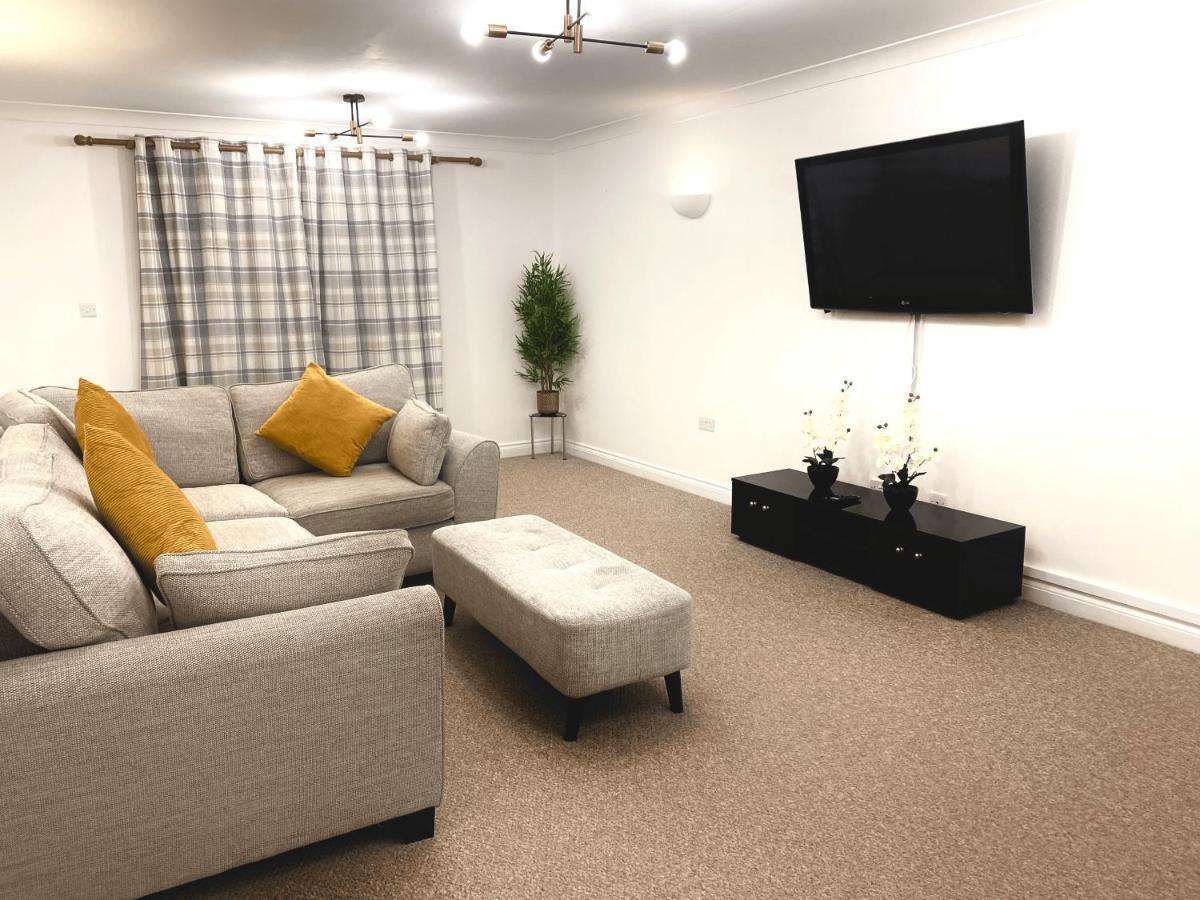 Angel View - 4 Bed Property- Perfect For Contractors & Families * Milton Keynes