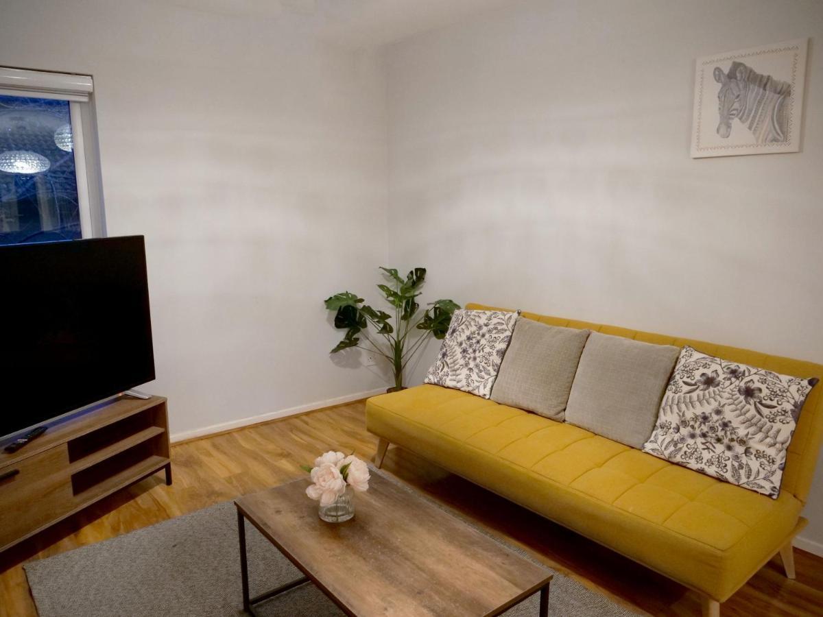 Mk City Centre - 4 Bed Townhouse - Garden - Train Station Milton Keynes