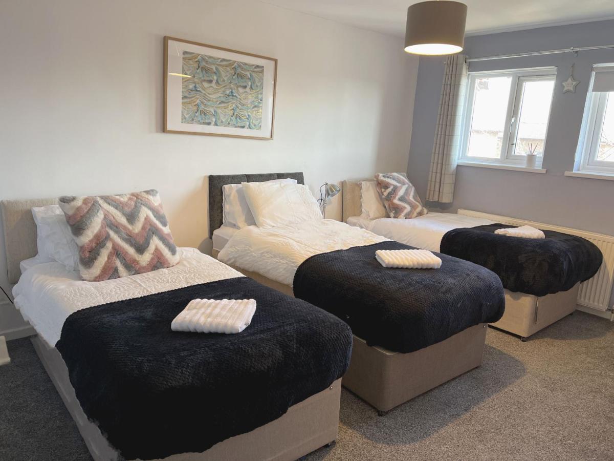 Mk City Centre - 4 Bed Townhouse - Garden - Train Station