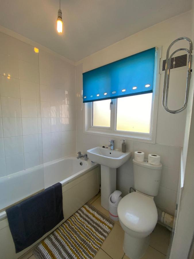 Cosy 1 Bedroom House In With Free Wifi And Parking By Hp * Milton Keynes