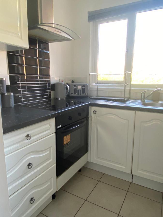 Cosy 1 Bedroom House In With Free Wifi And Parking By Hp