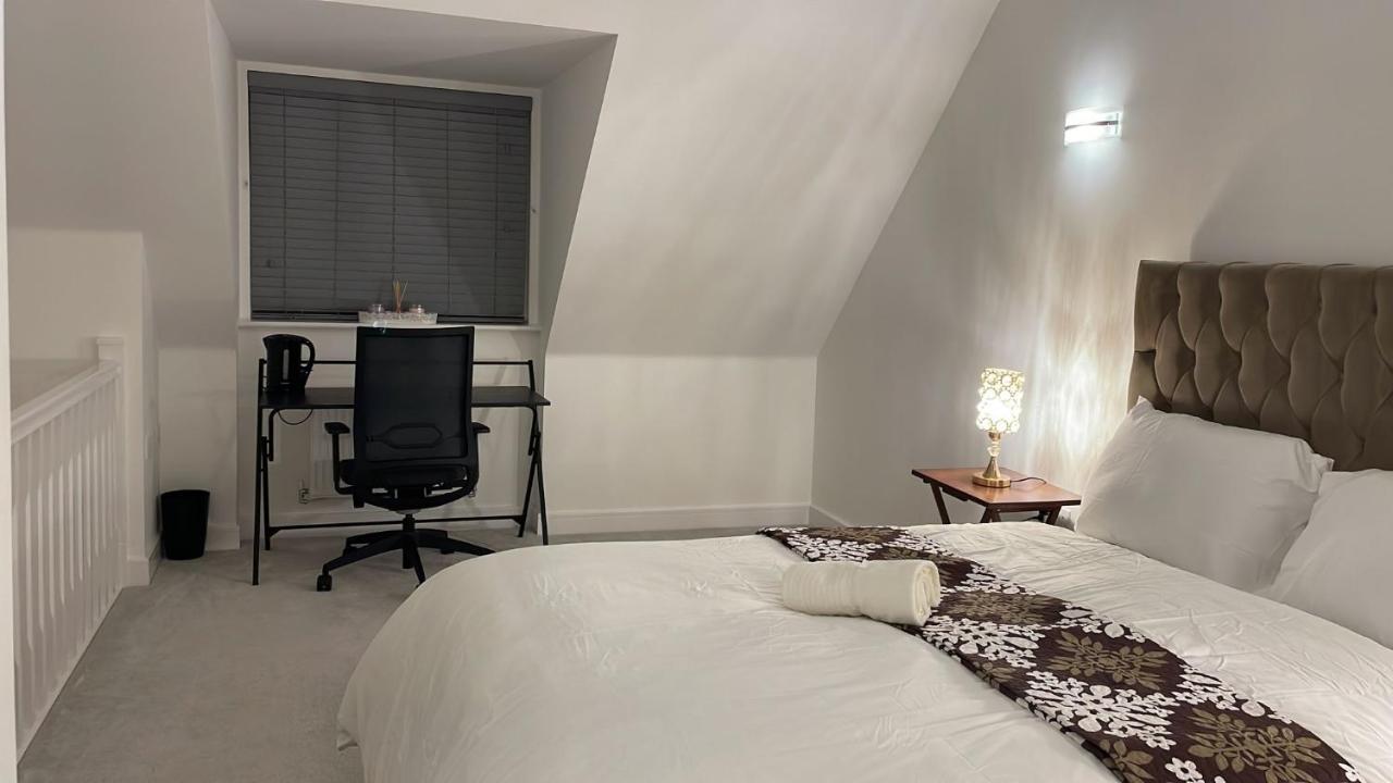 Homestay Deluxe En Bedroom With Free On Site Parking Milton Keynes