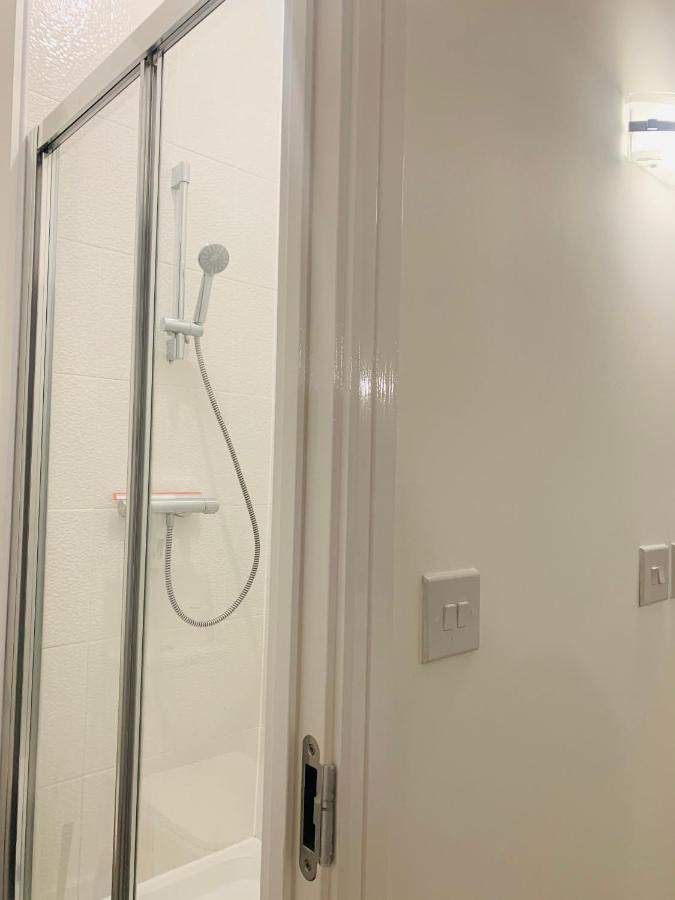 Deluxe En Bedroom With Free On Site Parking Milton Keynes
