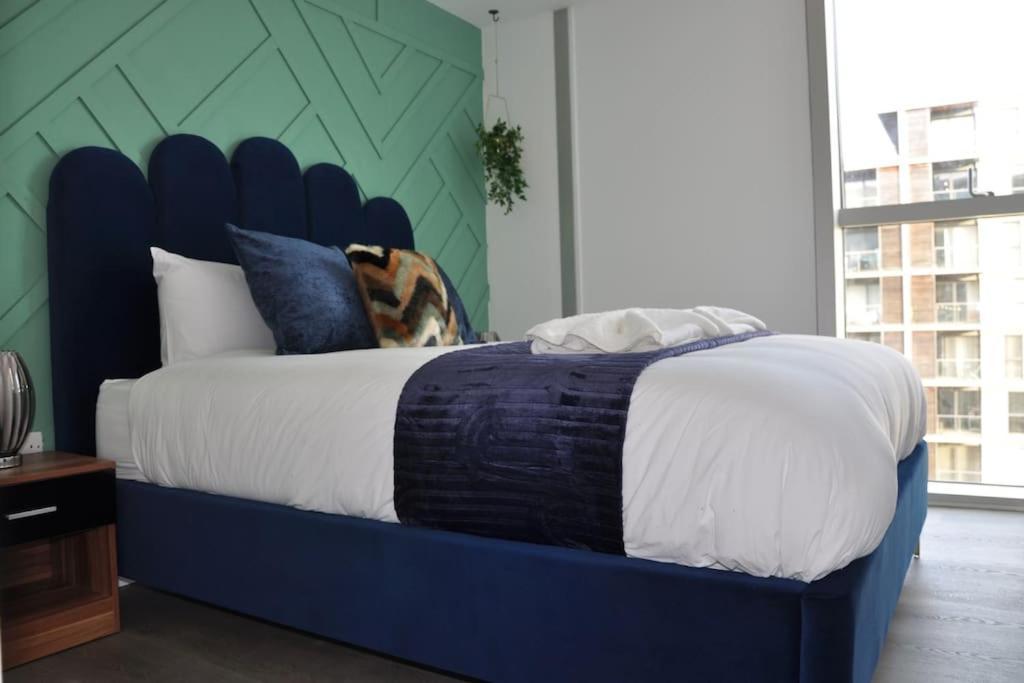 Stunning 2 Bedroom *