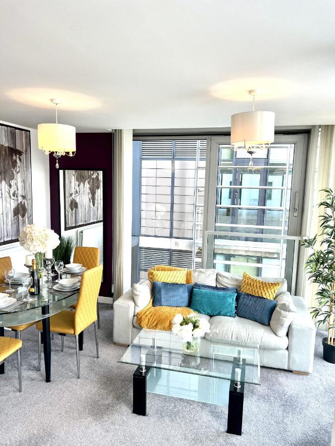 Superior Hub: City With Parking & Entertainment Apartment *
