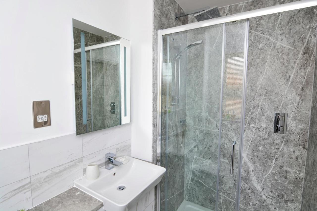Brightleap Apartments: Modern Home-away With Entertainment & Amenities