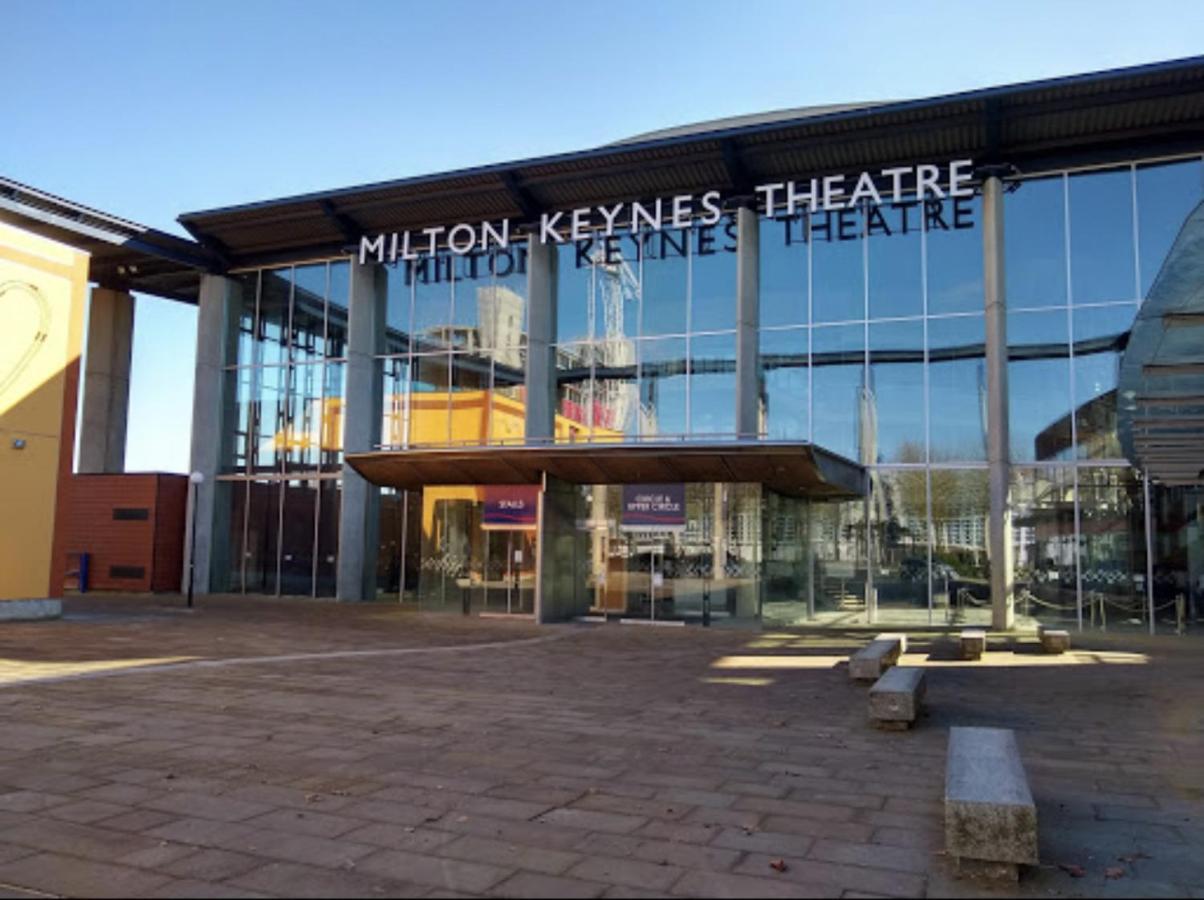 Superior Hub: City With Parking & Entertainment * Milton Keynes