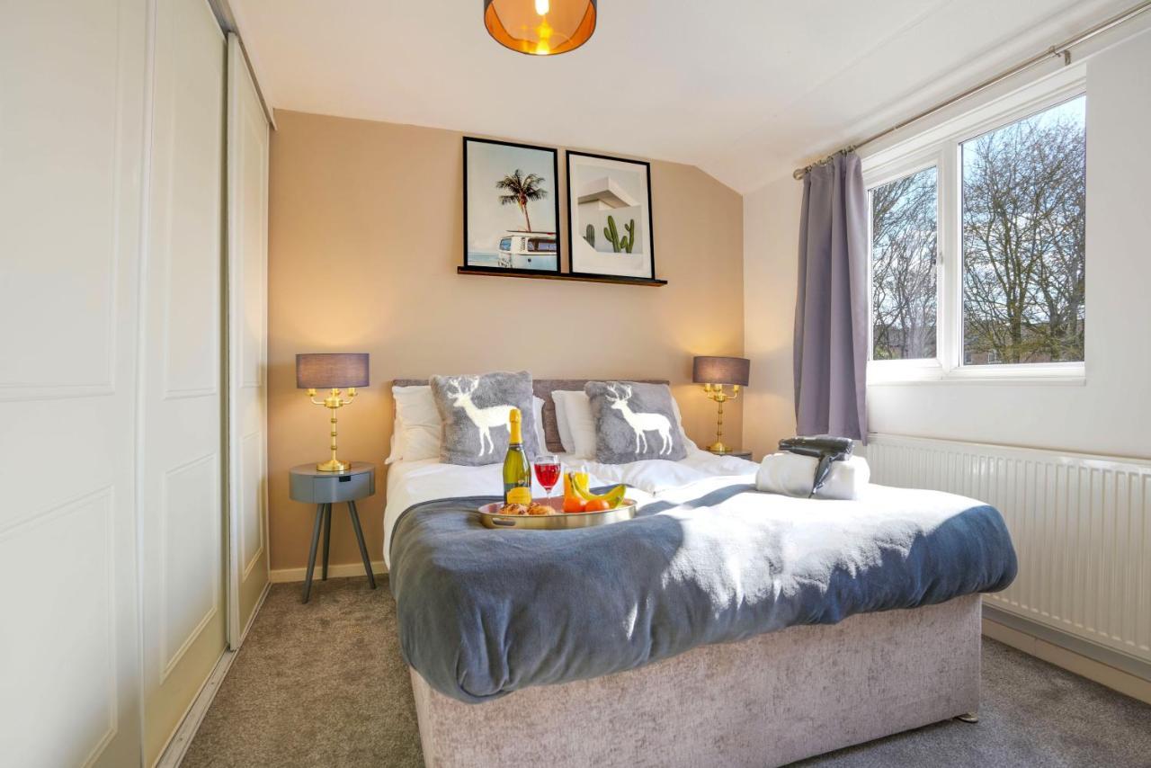 Holiday home Mk House: Smart With Parking & Entertainment