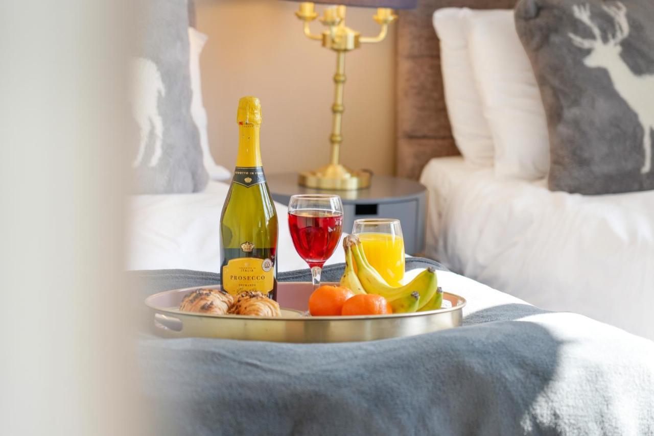 Mk House: Smart With Parking & Entertainment Milton Keynes