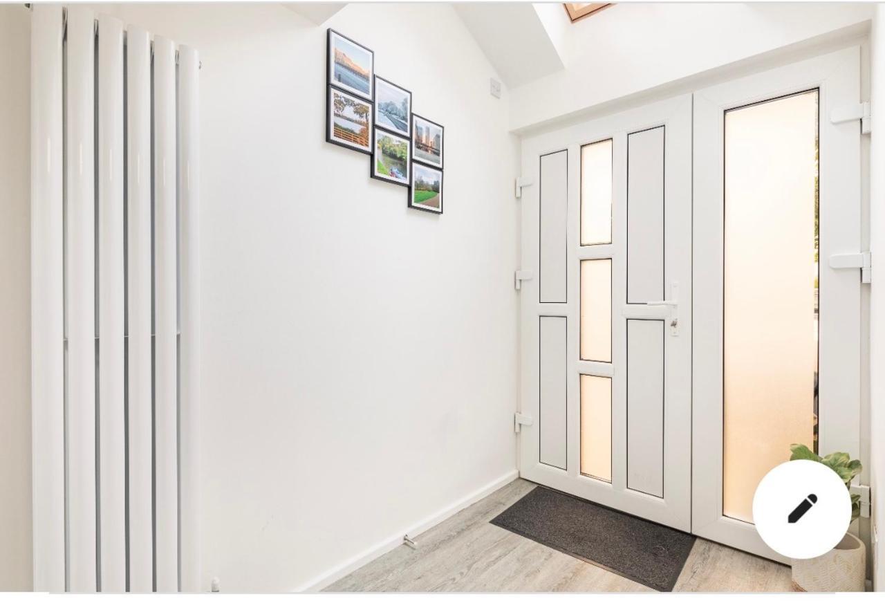 En-suite In * Milton Keynes