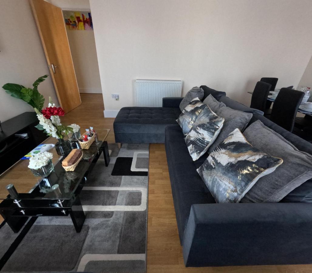 Keniji Luxury 2 Bed Milton Keynes