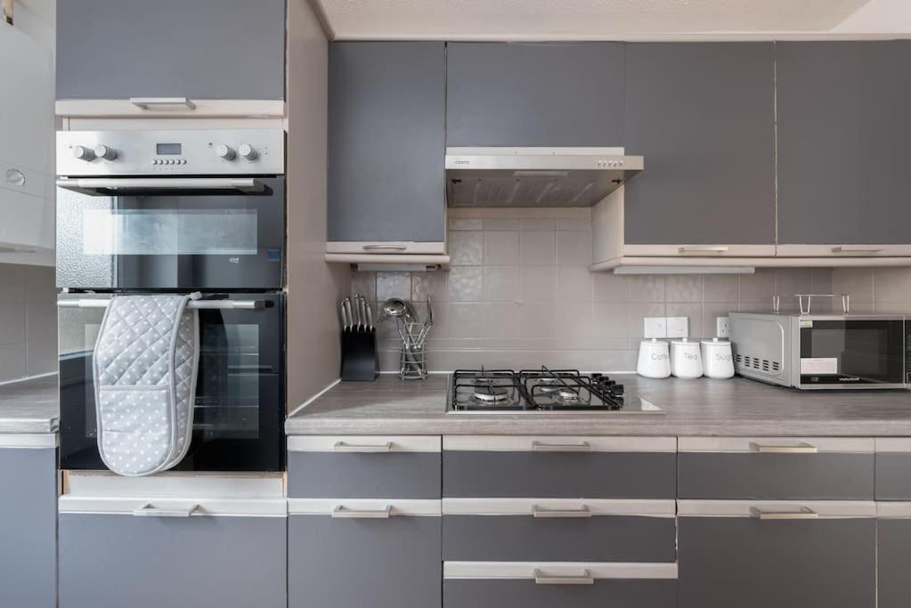 Yoko's View Cottage: Detached With Parking & Entertainment
