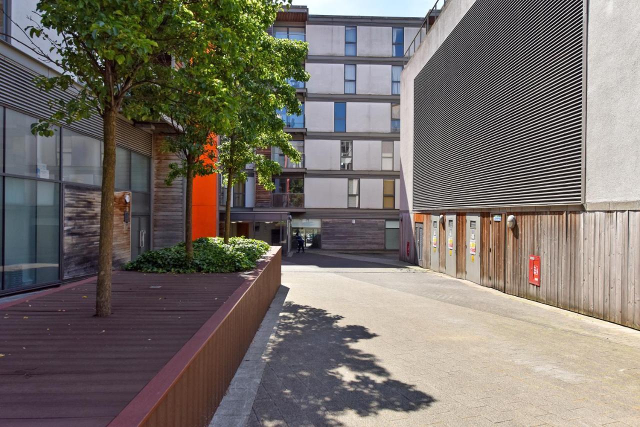 The Vizion Serviced From Pincott - Free Parking, Private Balcony, And Wifi Milton Keynes