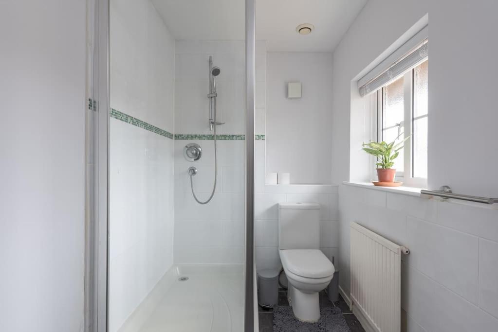 Yoko's View Cottage: Detached With Parking & Entertainment Milton Keynes
