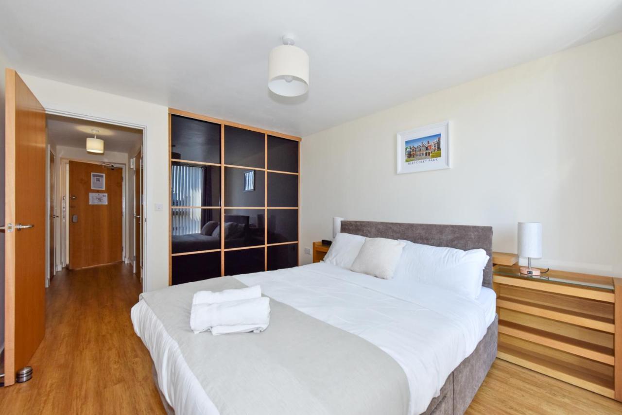 Apartment The Vizion Serviced From Pincott - Free Parking, Private Balcony, And Wifi Milton Keynes