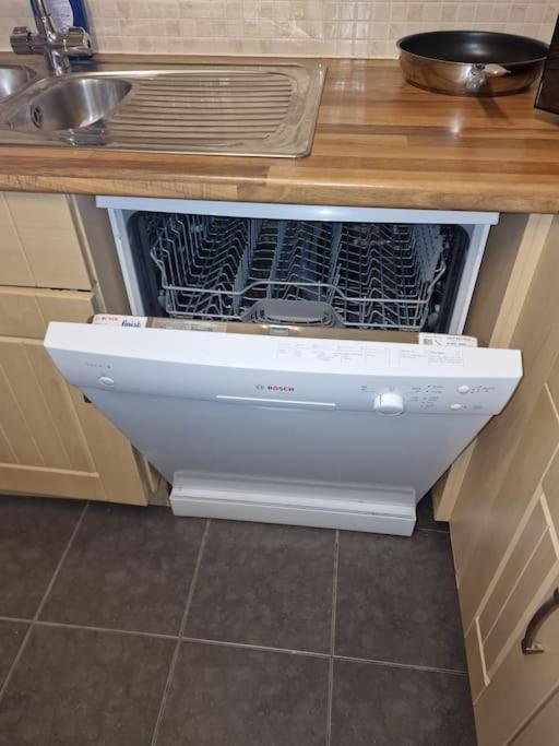 Apartment Nightrest Homes 6 Bedroom House- Smart Tv In Each - Parking - Wifi -milton Keynes