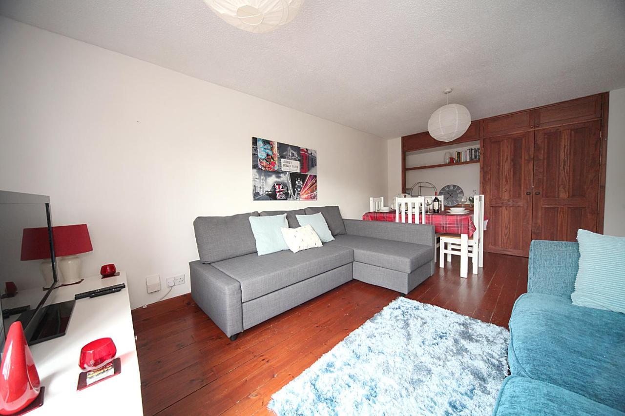 Apartamento Charming Entire 1-bedroom Flat In *