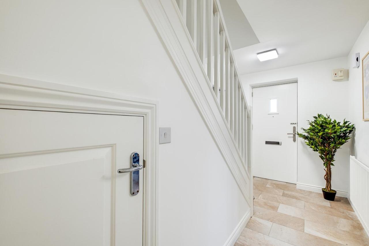 Holiday home Contractors Retreat 3 Bed House, Sleeps Up To 7, Free Parking Milton Keynes