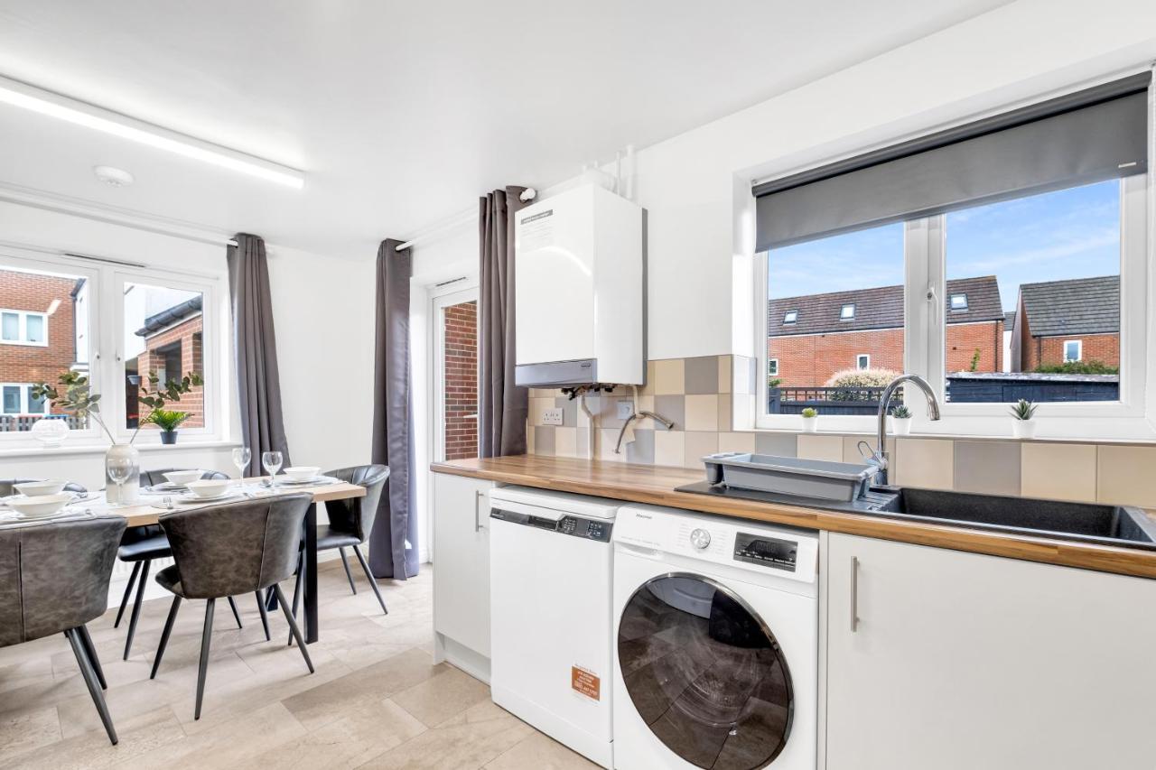 Contractors Retreat 3 Bed House, Sleeps Up To 7, Free Parking * Milton Keynes