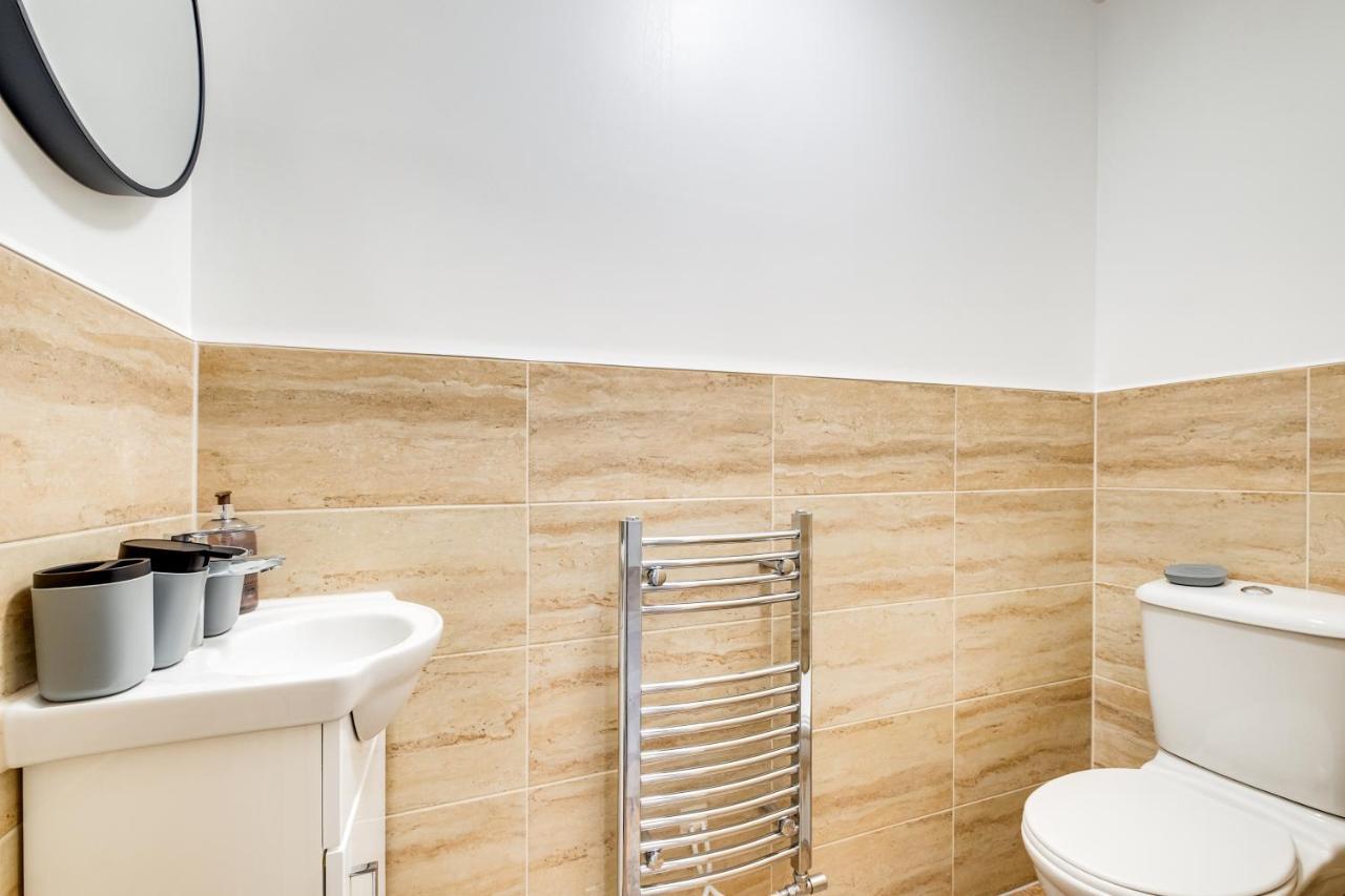 Contractors Retreat 3 Bed House, Sleeps Up To 7, Free Parking *