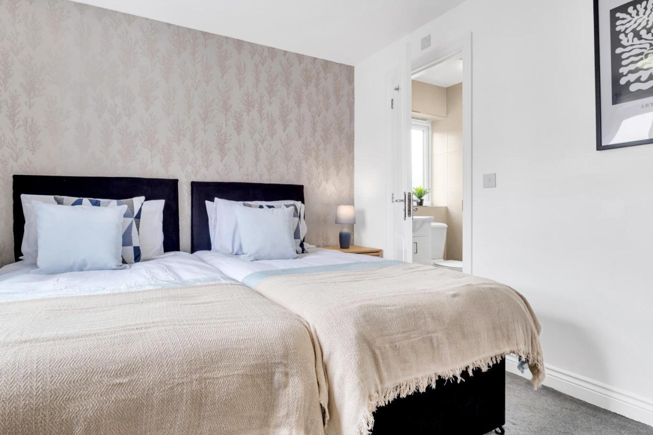 Contractors Retreat 3 Bed House, Sleeps Up To 7, Free Parking Holiday home *