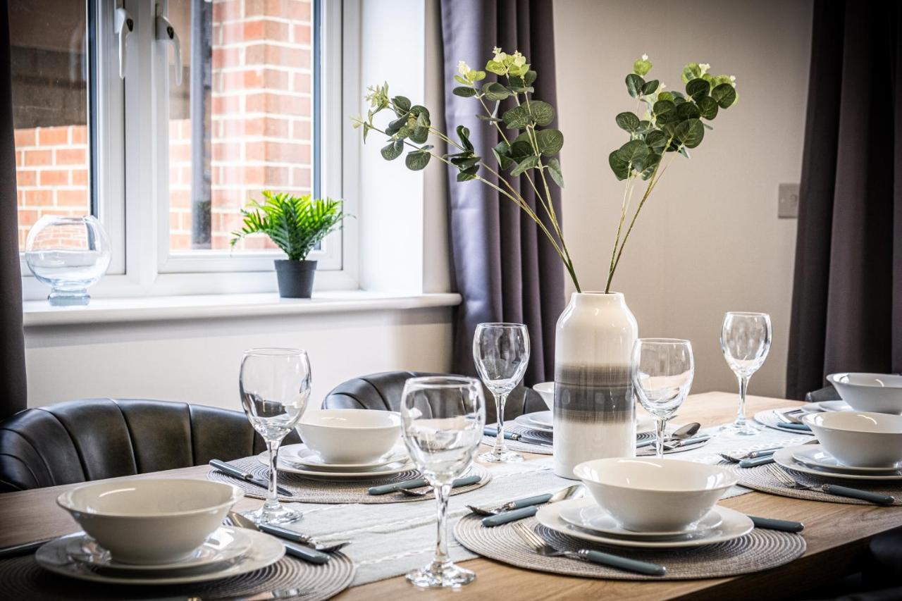 Contractors Retreat 3 Bed House, Sleeps Up To 7, Free Parking Milton Keynes