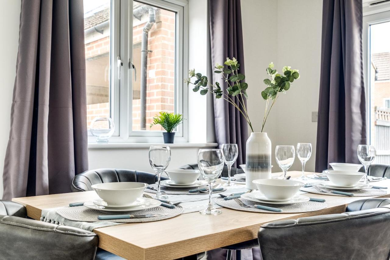 Holiday home Contractors Retreat 3 Bed House, Sleeps Up To 7, Free Parking Milton Keynes