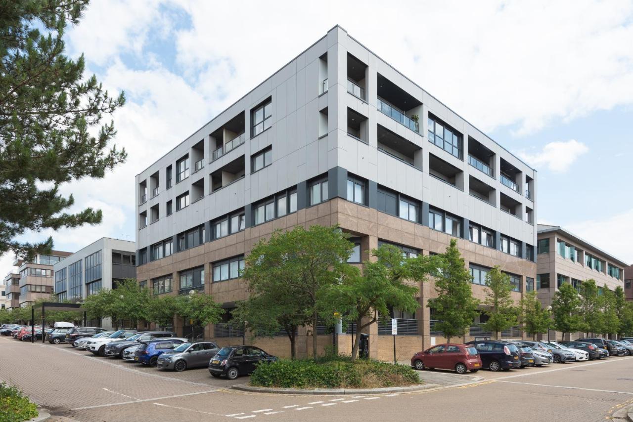 Central: Deluxe 2-bed Near Station Apartamento