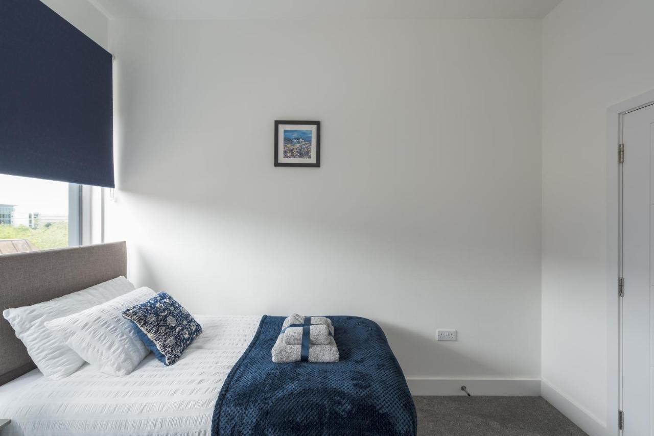 Central: Deluxe 2-bed Near Station