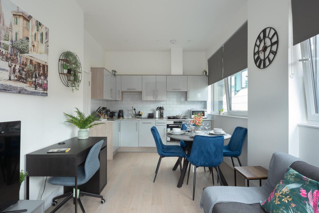 Central: Deluxe 2-bed Near Station Milton Keynes