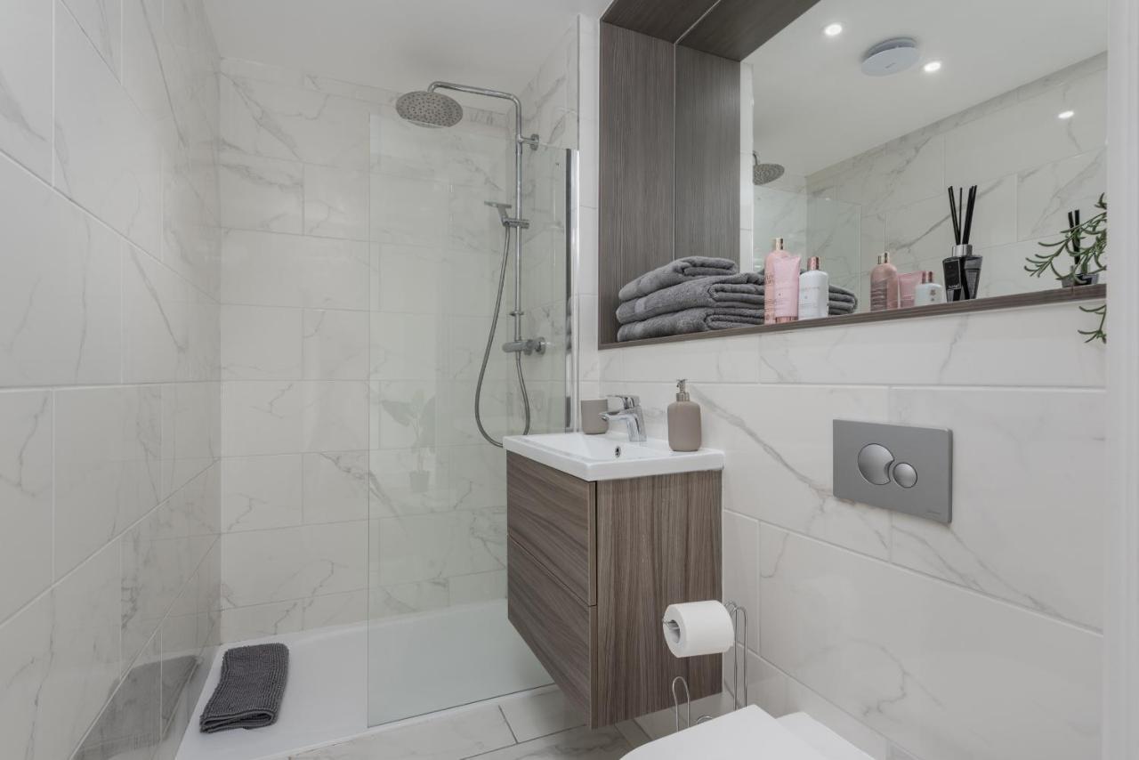 Central: Deluxe 2-bed Near Station * Milton Keynes