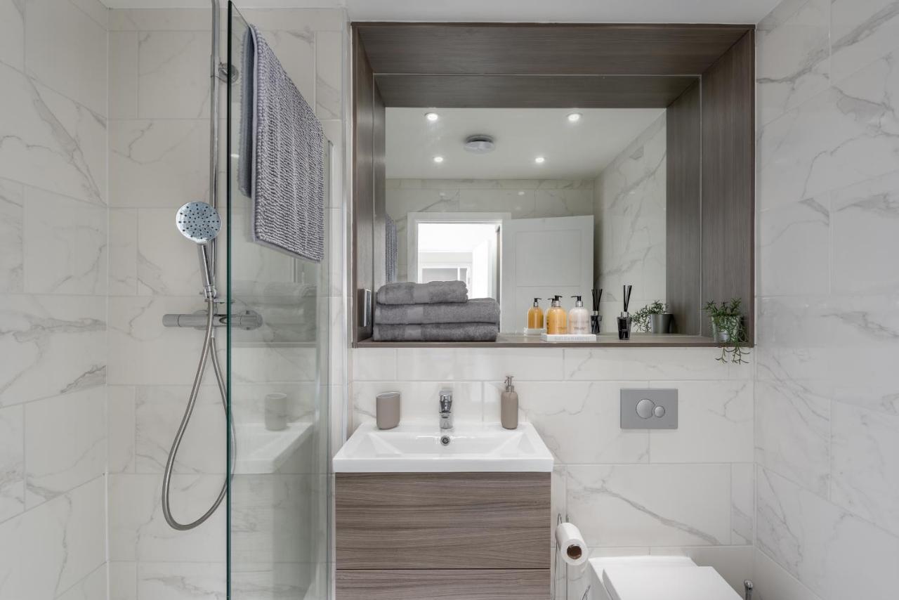 Central: Deluxe 2-bed Near Station Apartamento