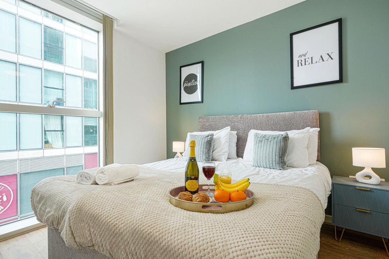 Executive Hub: 2br With Parking & Netflix Apartment
