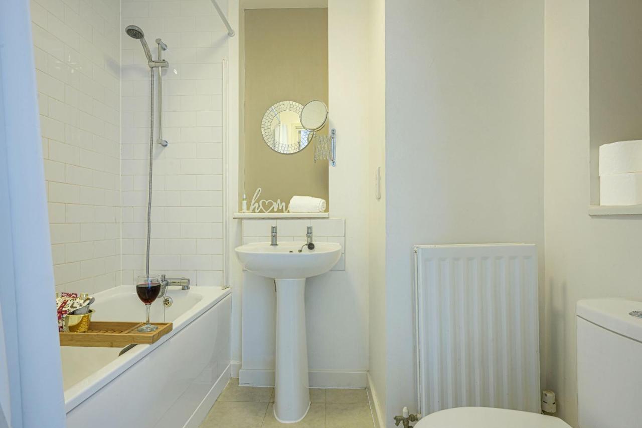 Executive Hub: 2br With Parking & Netflix *
