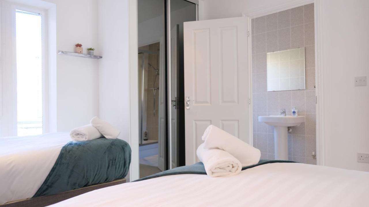 Urban Oasis: 4br Centre Retreat With Garden Milton Keynes