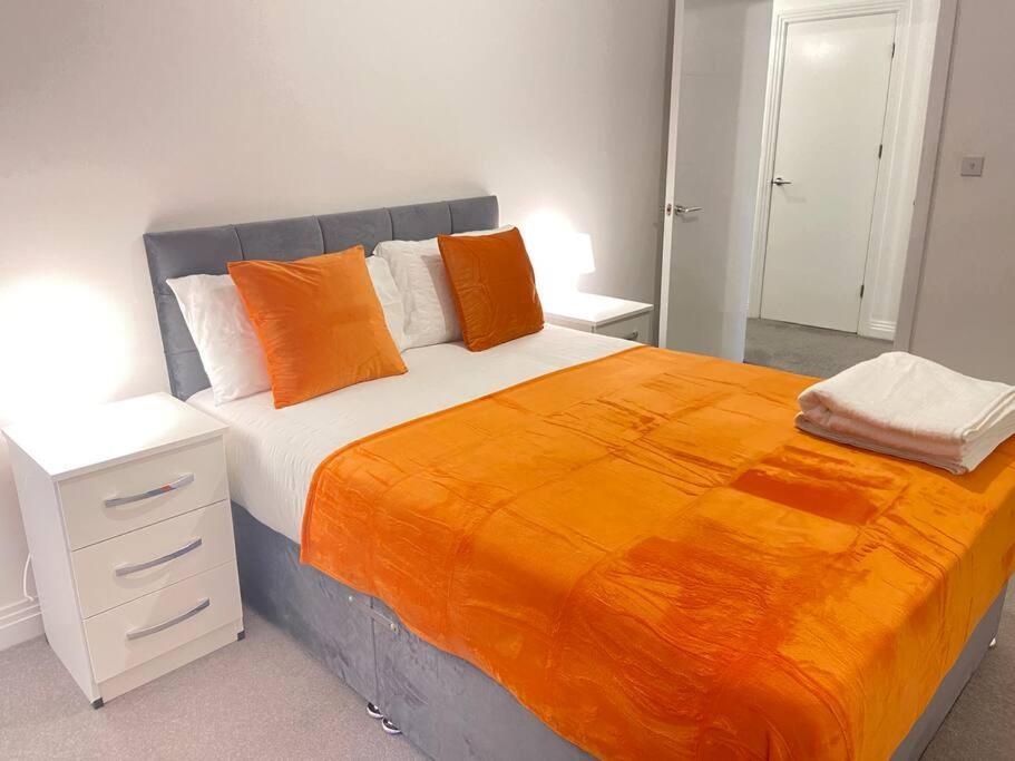 Luxurious And Spacious 2 Bedroom Flat Apartment Milton Keynes