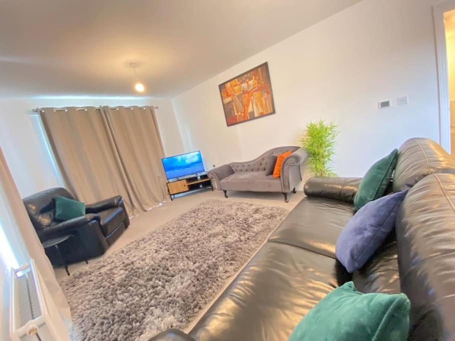 Apartment Luxurious And Spacious 2 Bedroom Flat *