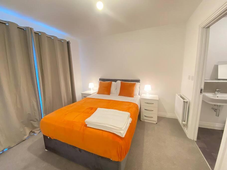 Luxurious And Spacious 2 Bedroom Flat Apartment Milton Keynes