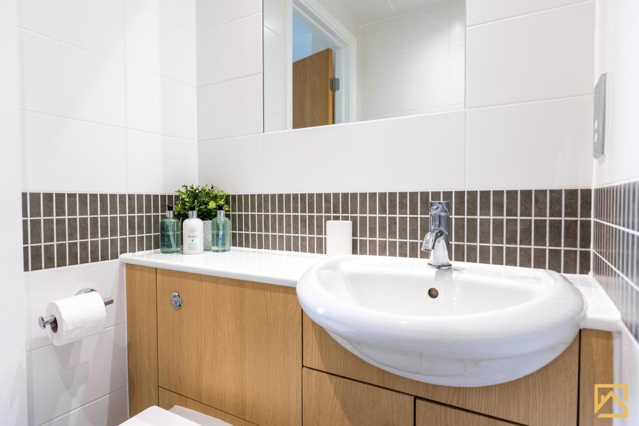 Amazing View 2 Bed, Free Parking By Valore Services Apartment *