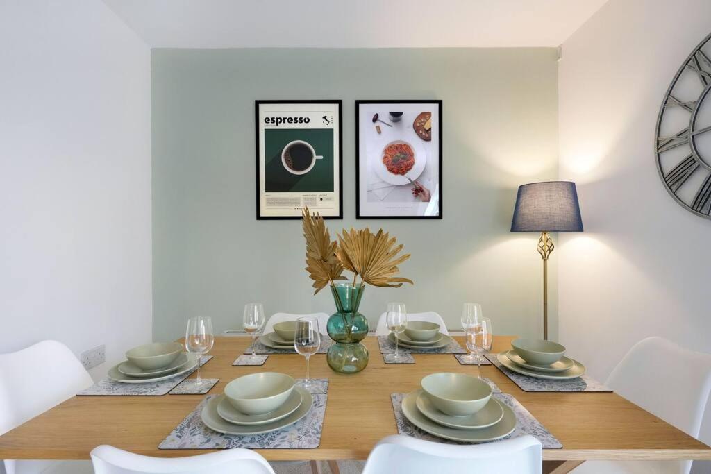 Appledore House: Centre Retreat With Garden And Netflix * Milton Keynes