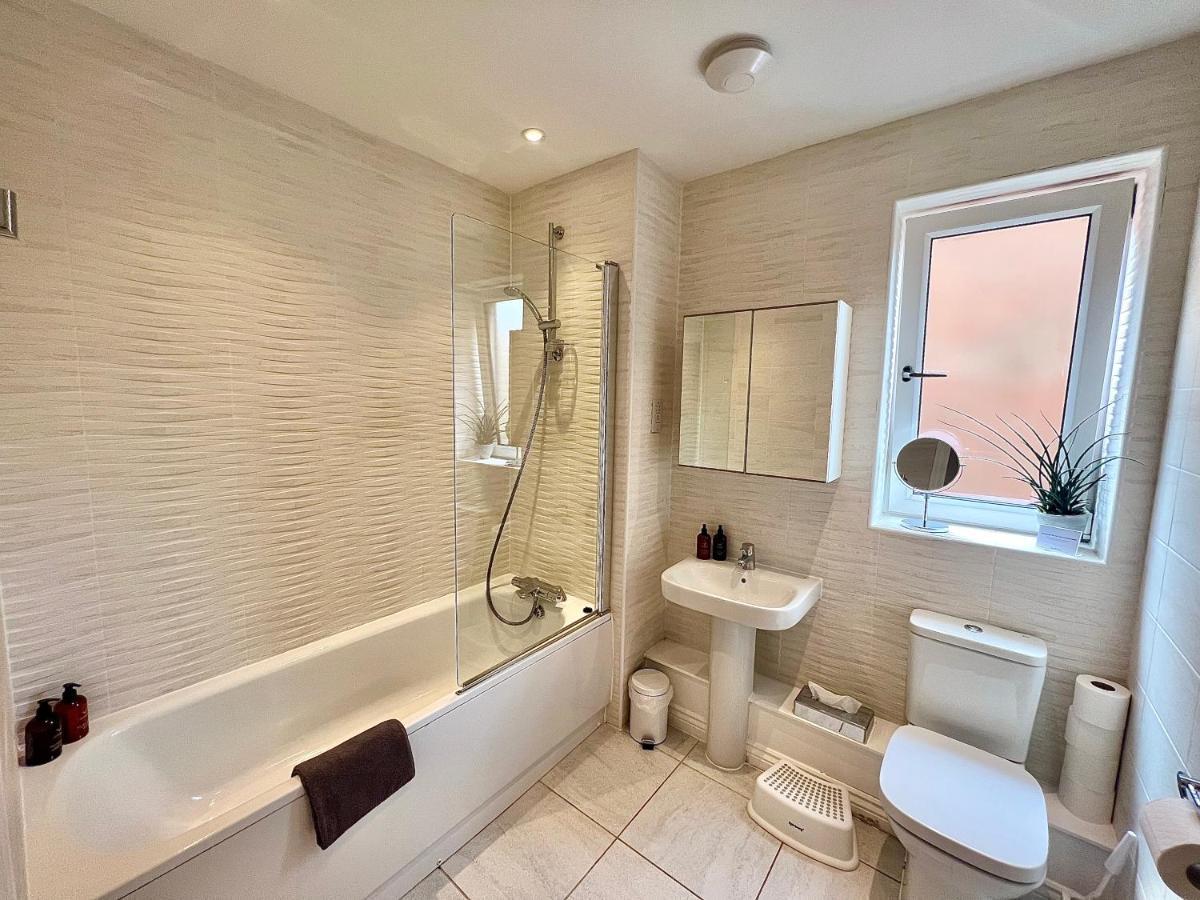 Fabulous Modern Close To Central *