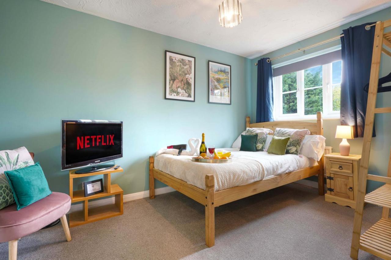 Yoko's Charming Retreat: 4br With Garden & Smart Tvs Holiday home