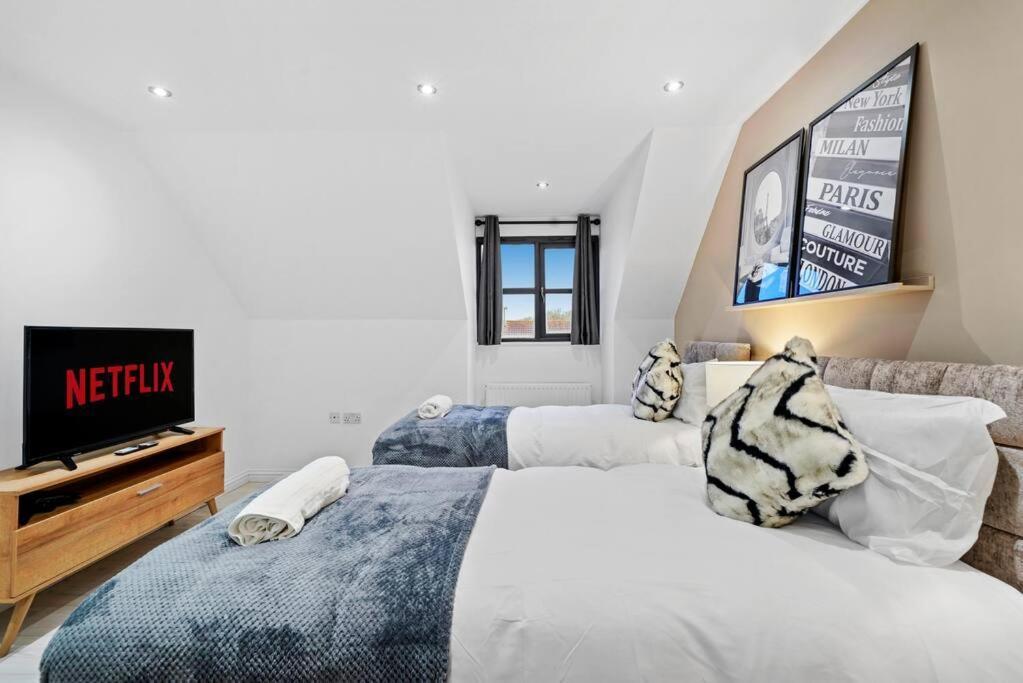 Holiday home Luxury House With Pool Table, Sky Tv, Netflix, Fast Wifi, Garden & Free Parking By Yoko Milton Keynes