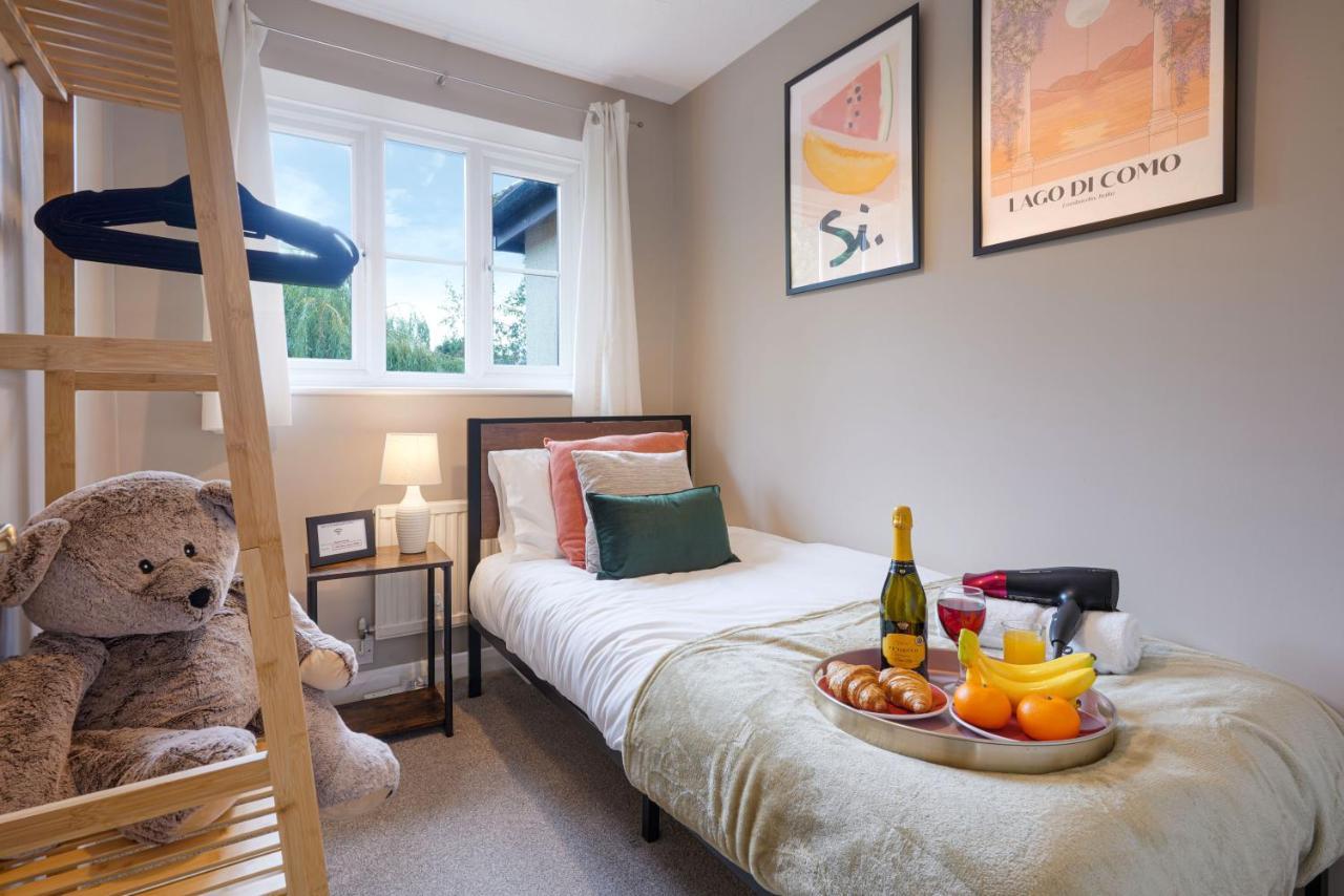 Holiday home Yoko's Charming Retreat: 4br With Garden & Smart Tvs