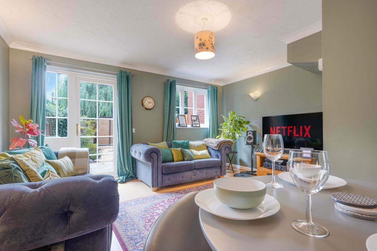 Holiday home Yoko's Charming Retreat: 4br With Garden & Smart Tvs